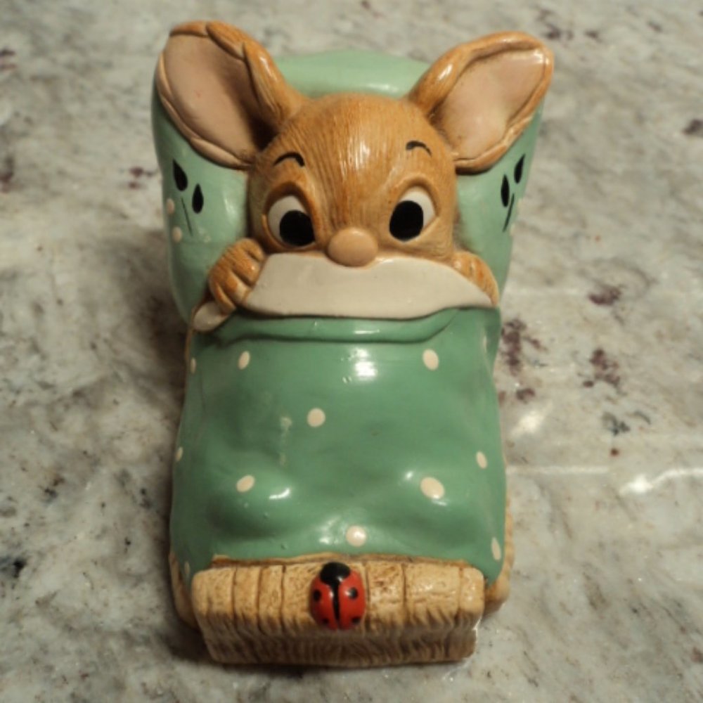 Pendelfin figurine "Wakey"
